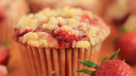 strawberry cheesecake streusel muffins recipe