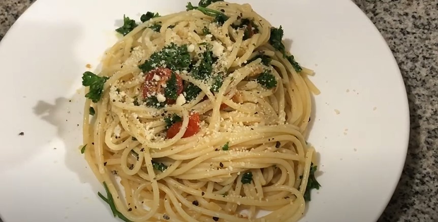 Zesty Parsley Tomato Pasta Recipe