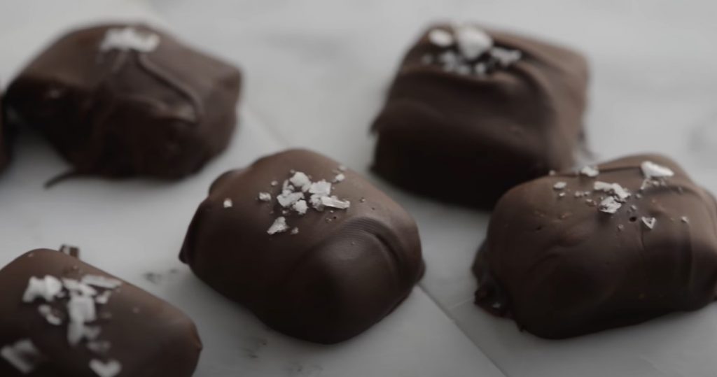 chocolate caramel ritz bites recipe