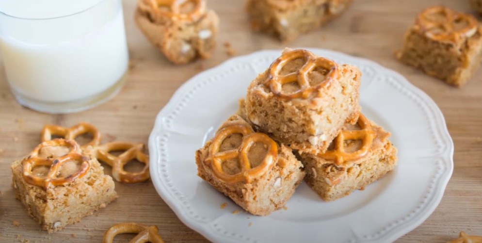 Brown butter blondies with salted caramel M&M's recipe