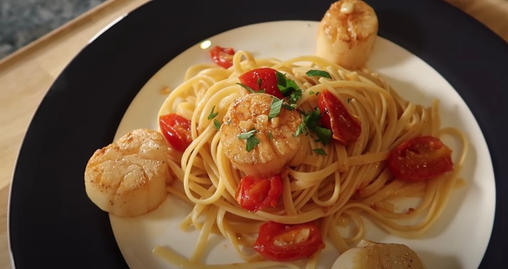 scallop linguine with sun-dried tomatoes and pine nuts recipe