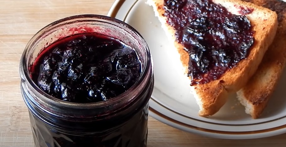 blueberry jam in the microwave // cookbook recipe