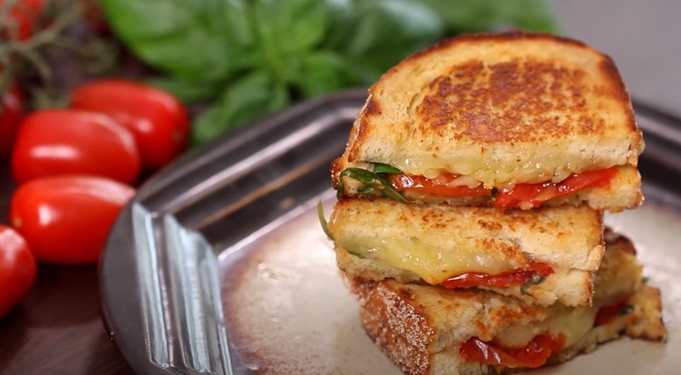 grilled cheese sandwiches with sun-dried tomato pesto recipe