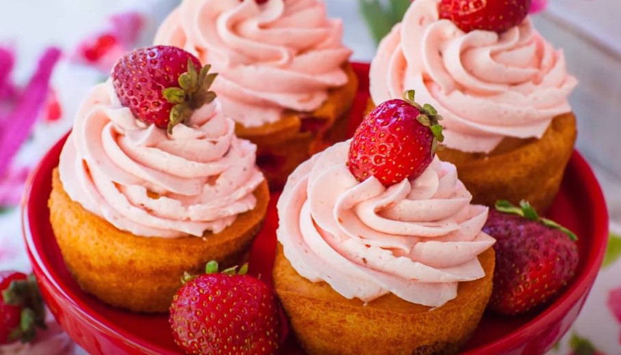 strawberry cupcake with strawberry frosting recipe