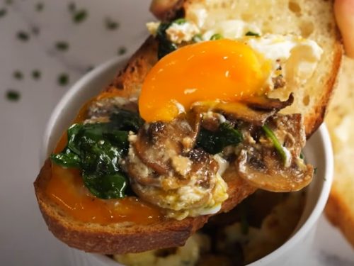 baked eggs with spinach, asparagus, and prosciutto recipe
