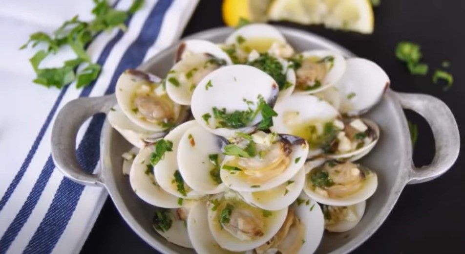 herb cheese, white wine, and littleneck clam soup recipe