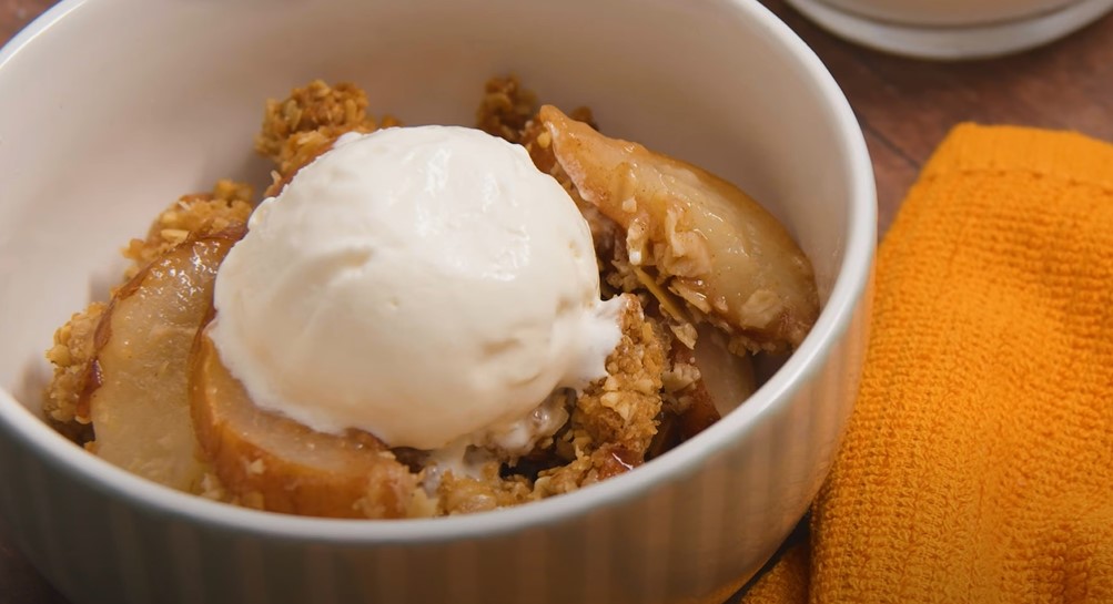 baked pear crumble recipe