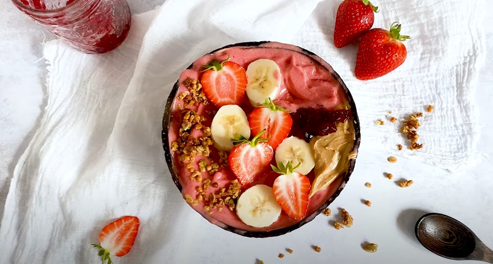 strawberry peanut butter swirl smoothie bowls recipe