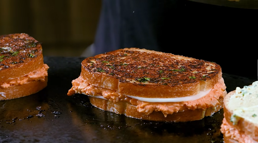 Buffalo Chicken Sandwich (Bennigan's Copycat)