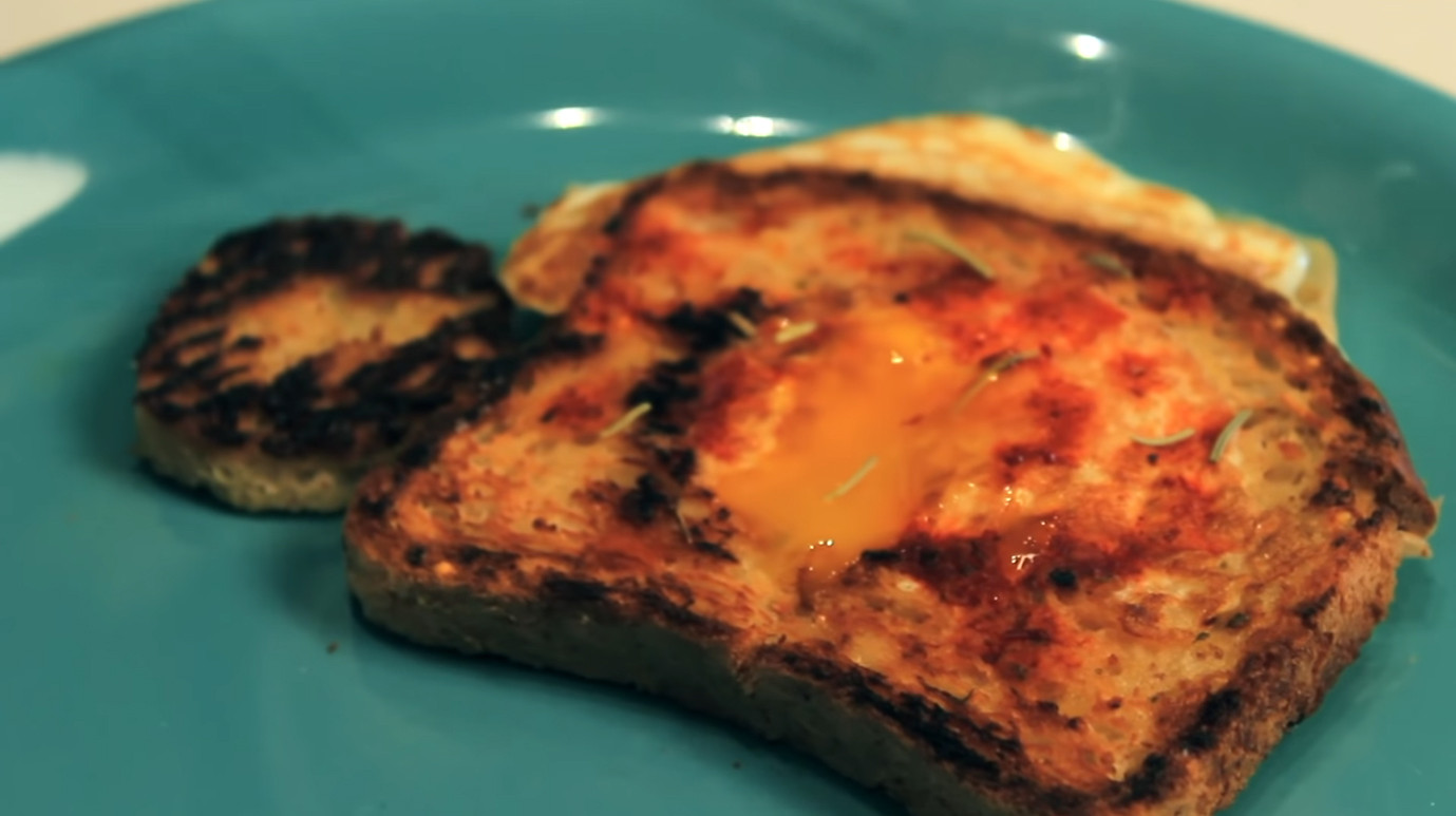 Eggs In a Basket Recipe (With Buttery Toast)