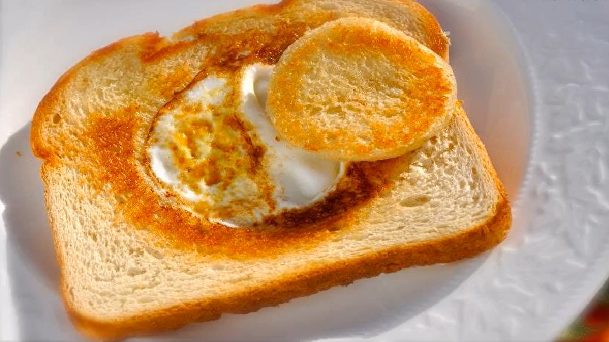 Eggs In a Basket Recipe (With Buttery Toast)