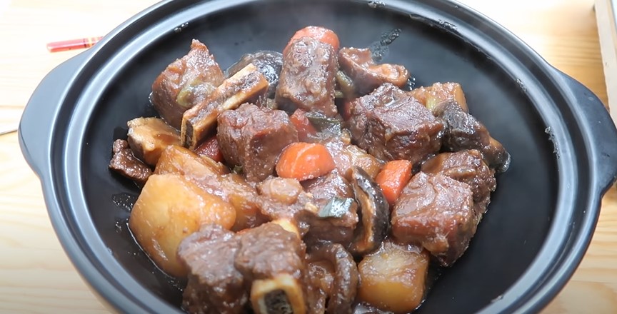 Fall off the Bone Slow Cooker Short Ribs Recipe