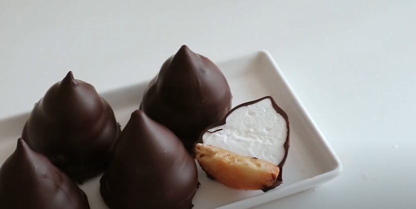 https://recipes.net/wp-content/uploads/portal_files/recipes_net_posts/2021-08/mallomars-recipe.jpg