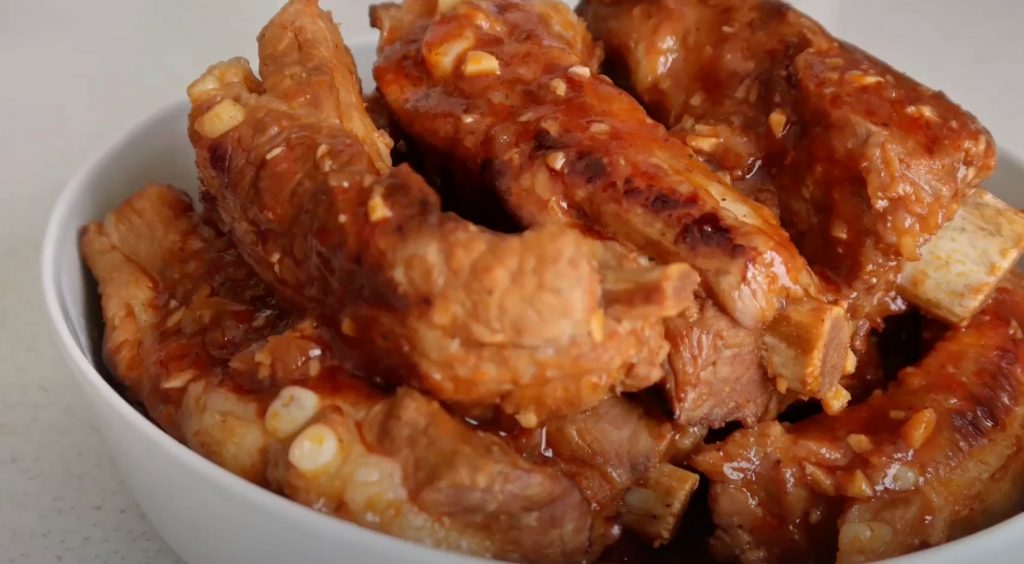 Pork Ribs with Garlic, Chilies, and Tomato Recipe