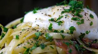 vegetarian pasta and poached eggs recipe