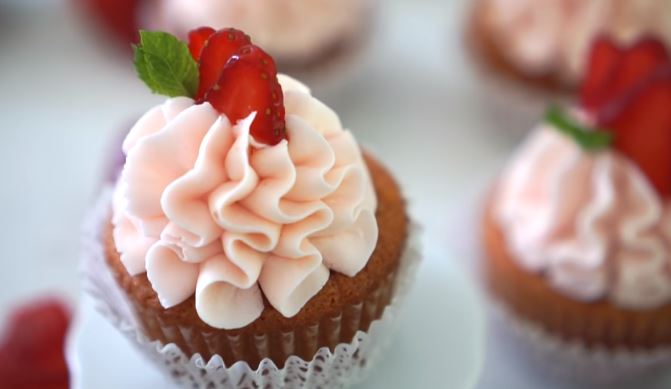strawberry cupcakes with buttercream recipe