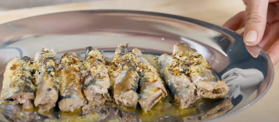broiled sardines with mustard-shallot crumbs recipe