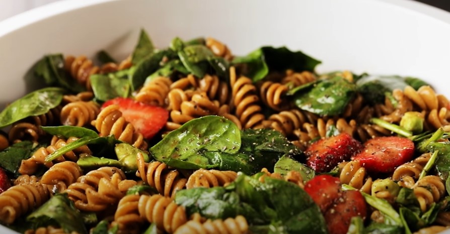 strawberry and spinach balsamic pasta salad recipe