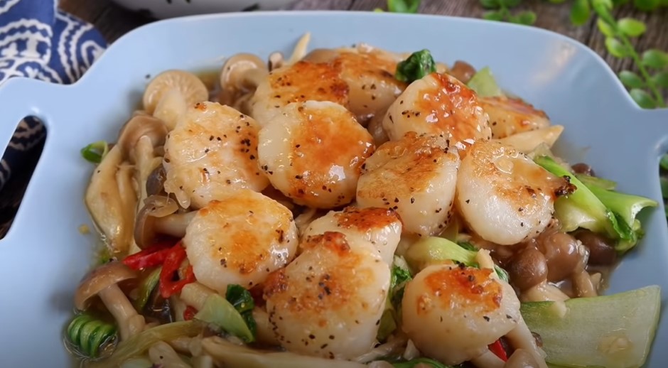 pan seared scallops with baby greens recipe