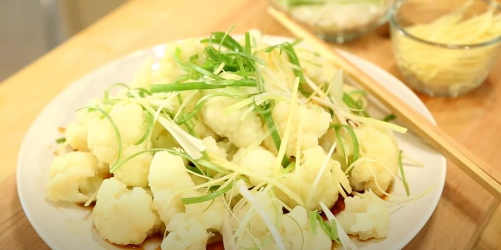 3-ingredient steamed cauliflower recipe