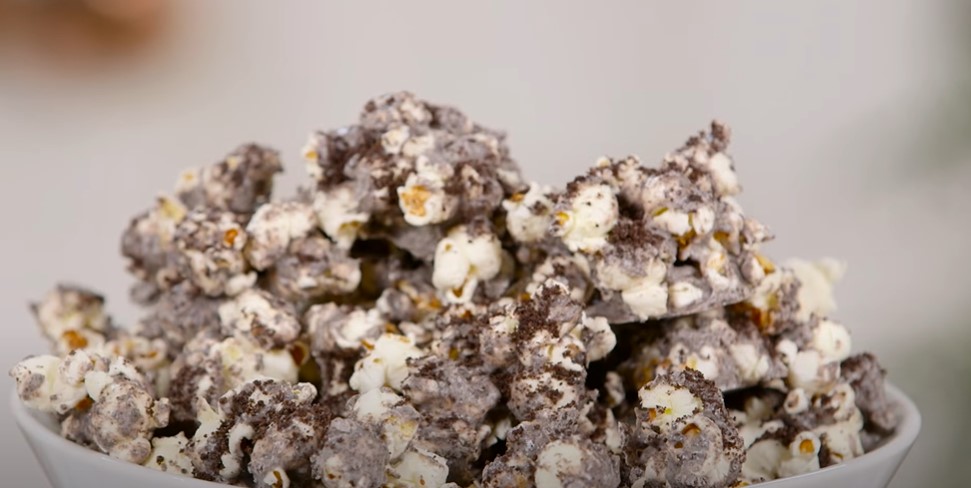 oreo popcorn with chocolate chips recipe