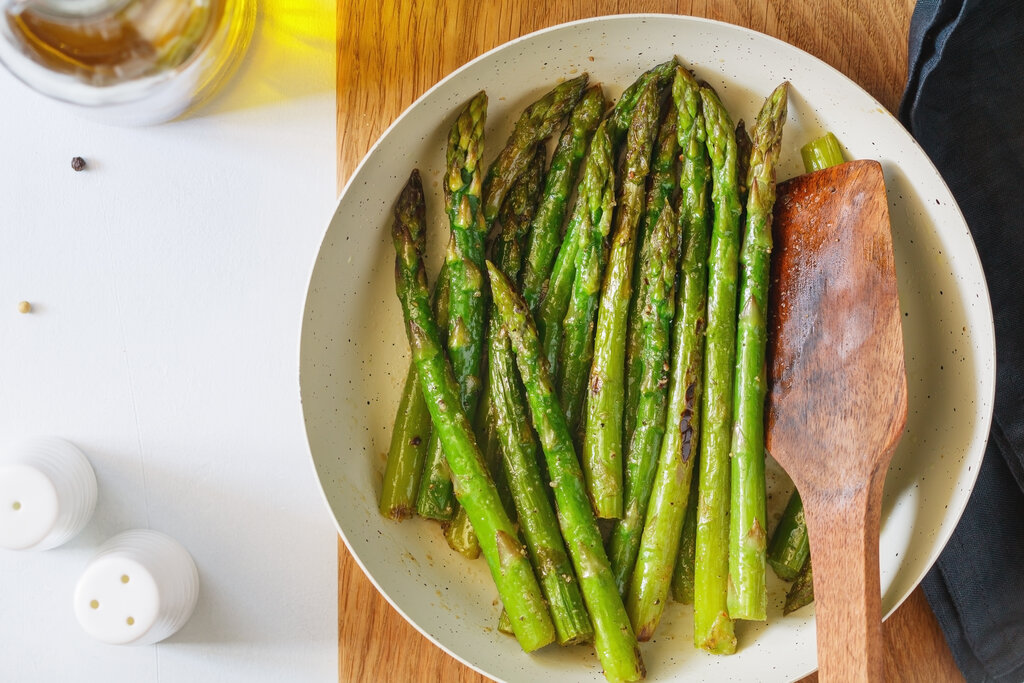 Air Fryer Asparagus Recipe, crisp and tender asparagus seasoned with salt, pepper, and olive oil