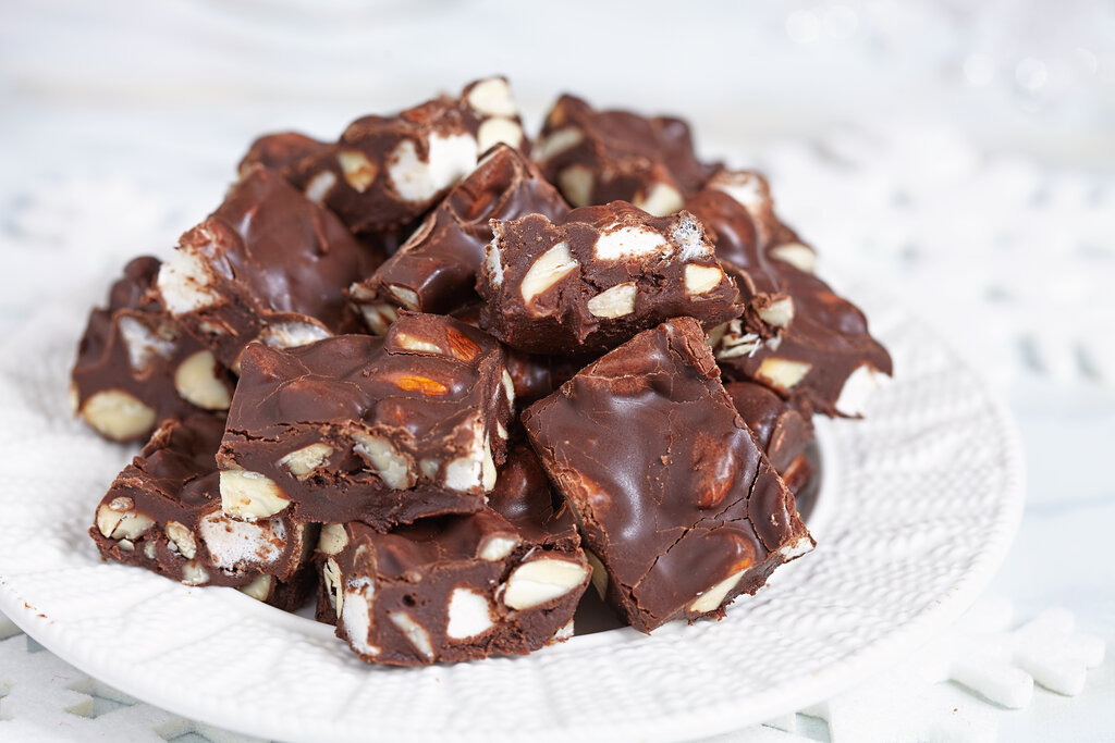 Rocky Road Fudge Recipe, chewy and nutty chocolate fudge dessert with chocolate chips, mini marshmallows, and chopped walnuts