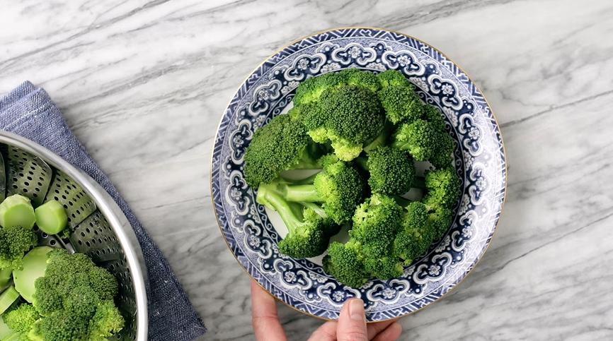 bay-steamed broccoli recipe