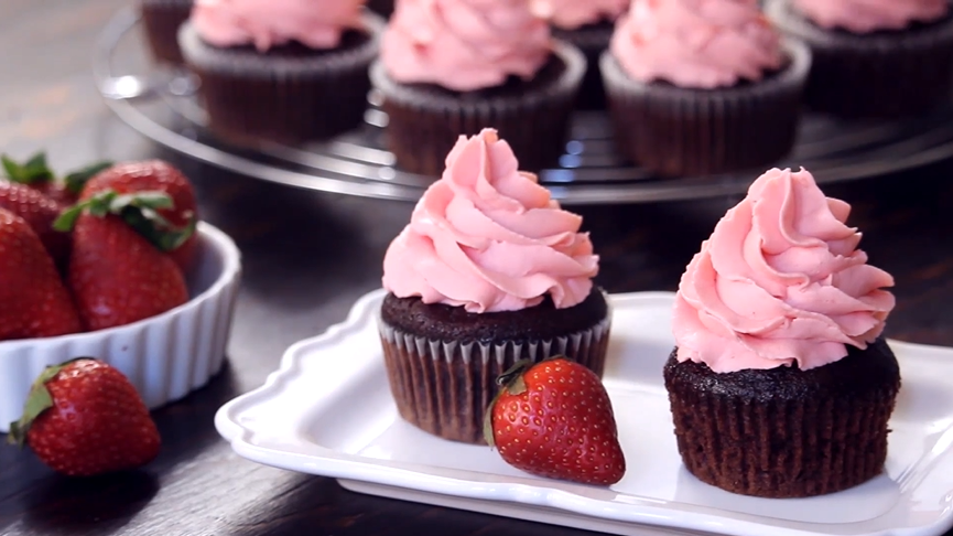 chocolate cupcakes with a strawberry mousse frosting recipe