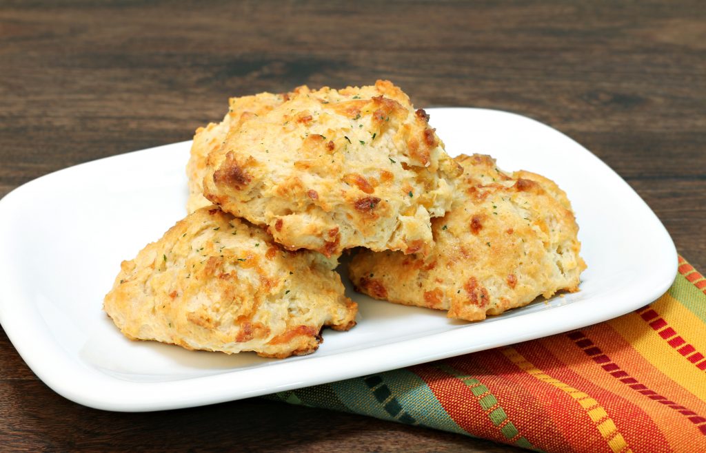 easy garlic cheddar biscuits recipe