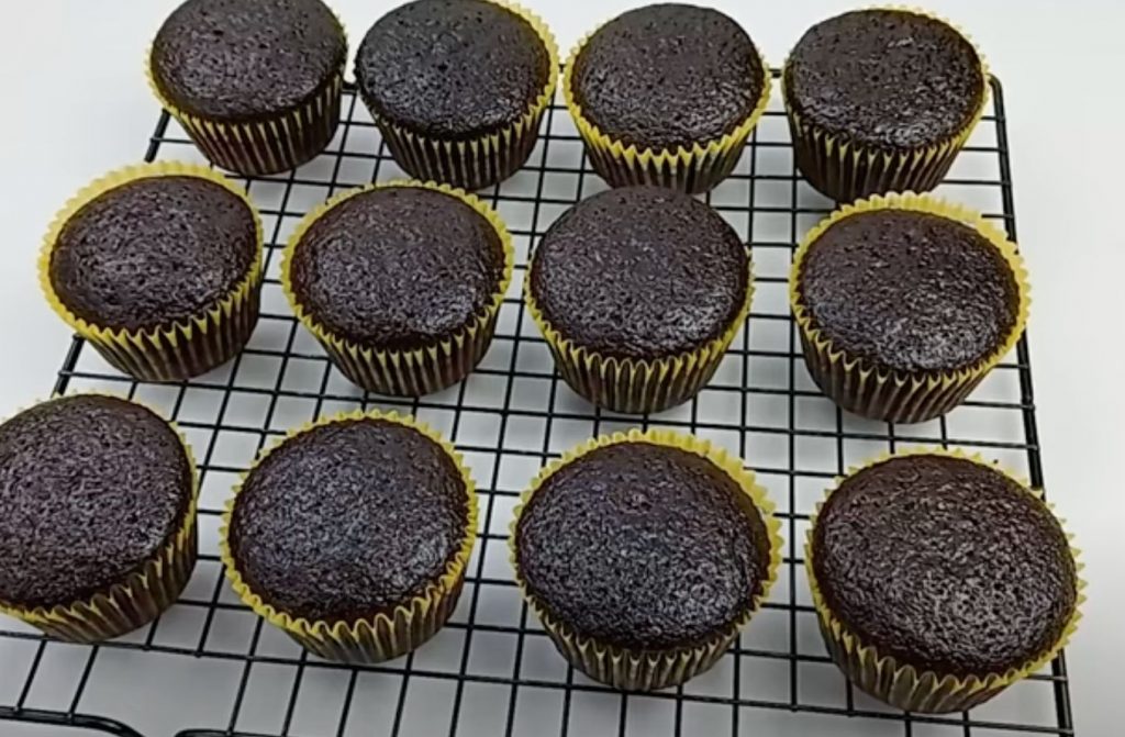 One-Bowl Chocolate Cupcakes Recipe