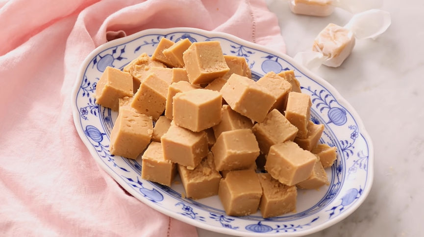 Easy Cookie Butter Fudge - Savory Nothings