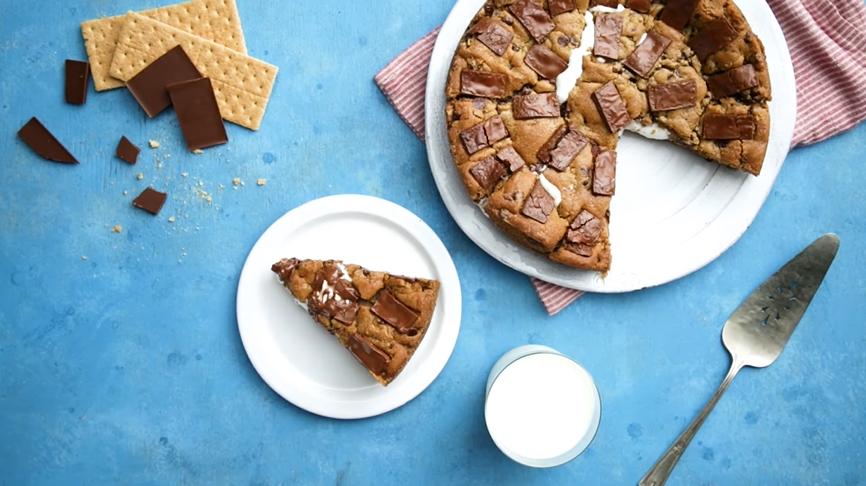 s'mores chocolate chip cookie cake recipe