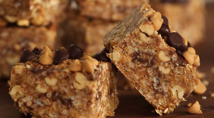 no-bake peanut butter and chocolate chip granola bars recipe