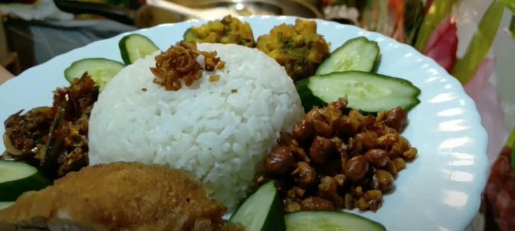 indonesian coconut rice with chicken and zucchini recipe