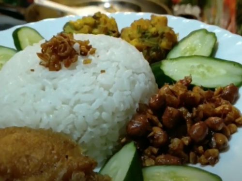 indonesian coconut rice with chicken and zucchini recipe