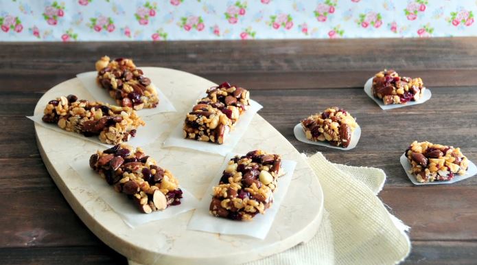 cranberry almond protein bars recipe