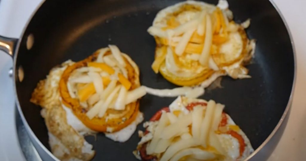 bell pepper egg-in-a-hole recipe