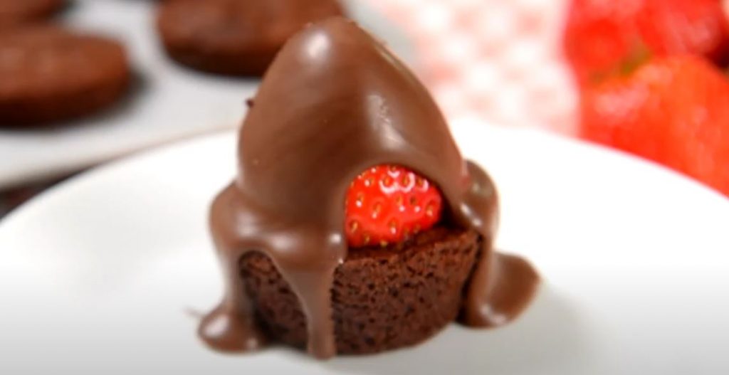 chocolate covered strawberry brownie bites recipe