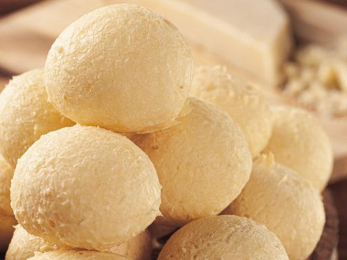 Easy Pan de Bono Recipe (Colombian Cheese Bread), delicious traditional pandebono made with cornmeal and tapioca flour with cheese