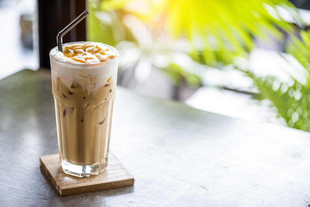 Iced White Chocolate Mocha Recipe, delicious iced cold coffee made with homemade white chocolate sauce and mocha