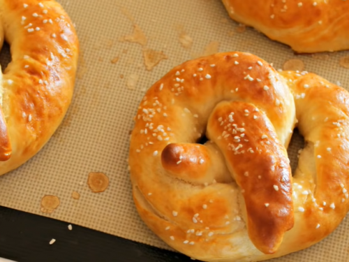 amish-style soft pretzels recipe