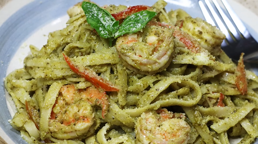 Food on Fridays: Pioneer Woman's Pasta with Pesto Cream Sauce (and