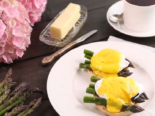 egg benedict with asparagus recipe