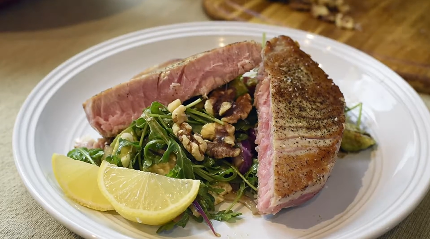 grilled tuna over arugula with lemon vinaigrette recipe