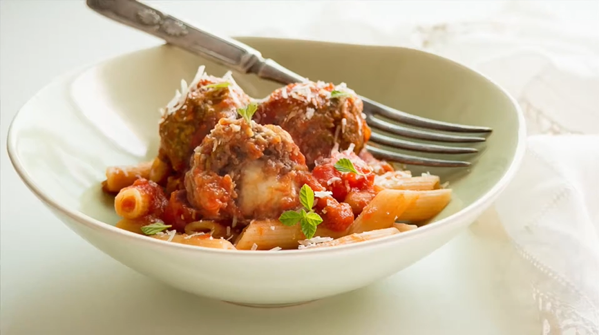 mozzarella-stuffed meatballs in tomato sauce recipe