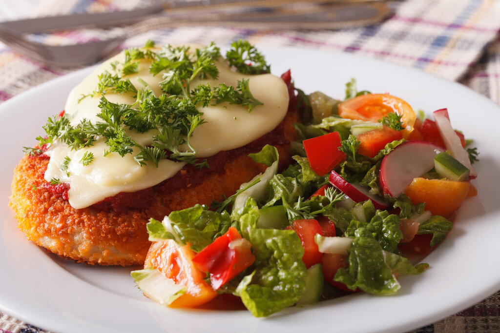 Chicken Parmigiana Recipe (Olive Garden Copycat), crispy breaded chicken drenched in marinara sauce and melted cheese