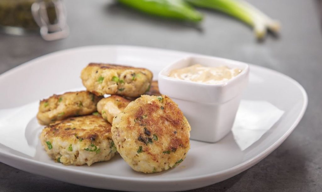 fish cakes with tarragon mayo recipe